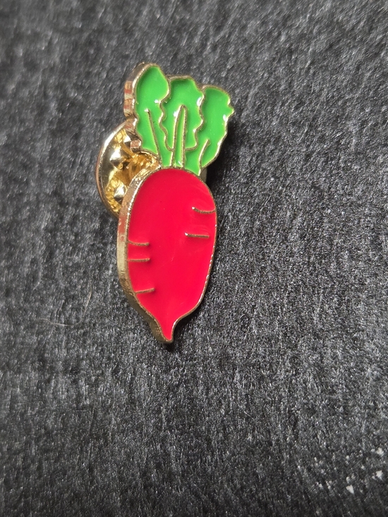 Accessories - **Red & Green Radish Enamel Pin**